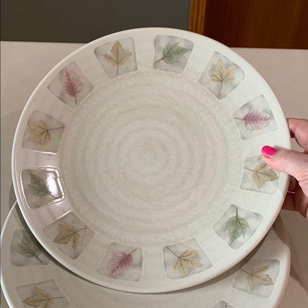 Mikasa Woodland High Fired Leaf Pattern Dinner Plates. Set of 2.